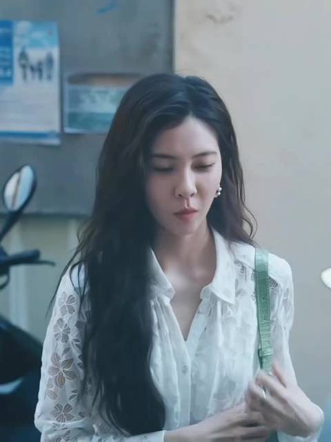 宋妍霏演绎晋江现言女主成长弧光