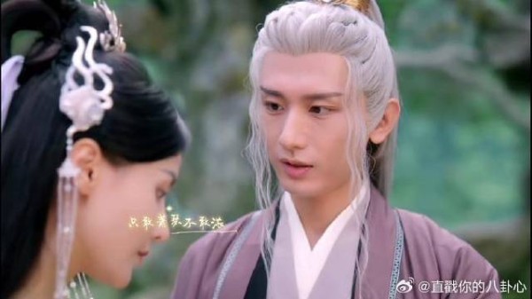 男人扮柔弱，深情的样子让女人沉迷的不可自拔