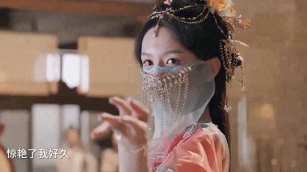 锦月如歌:禾晏恢复女儿身,叼着个饼,简直不要太萌了吧!