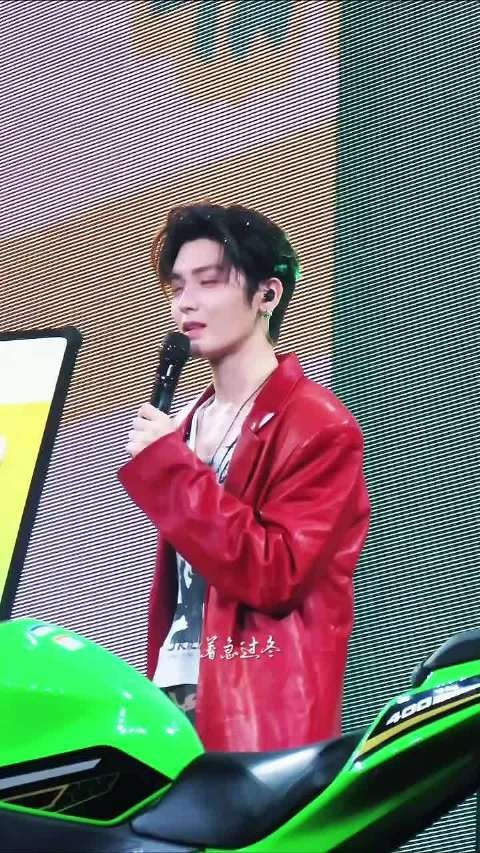 侯明昊杭州秀四川话土味情话