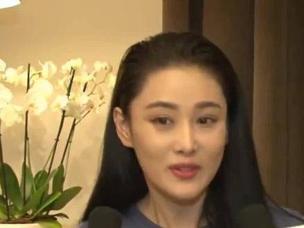 张馨予晒出杀青照，妈妈竟然成了张颂文的粉丝 气场全开
