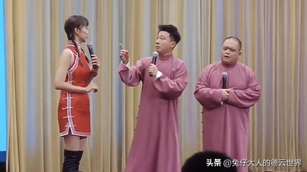 德云社张鹤擎亮相日本，参与文化交流，穿大褂剪彩为郭德纲争光