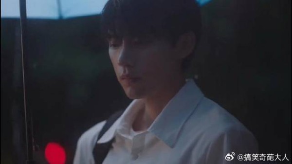 爱上下雨天，是因为每个下雨天你都会出现