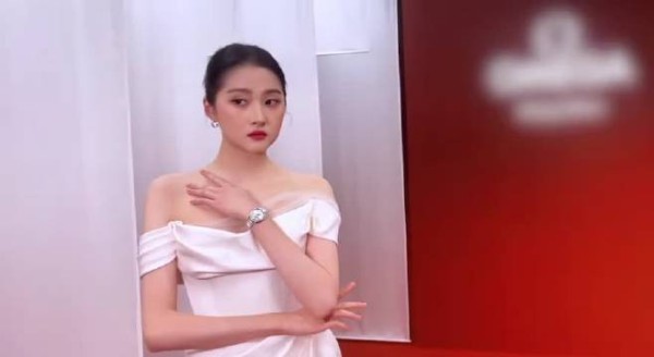 于我而言，你是海，是林，我爱你，如鲸向海，似鸟投林，不可避免，退无可退