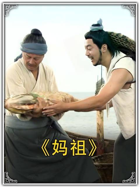男子从海中捞起千斤重的大金鱼，下一秒却选择将其放归大海
