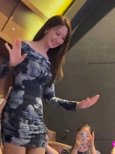 林允儿新片《恶魔搬进来了》举办粉丝试映会