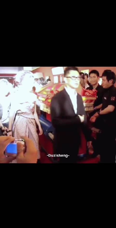 刘亦菲亮相气场全开，大将军风范引瞩目