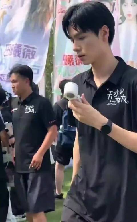 每次看到胡一天都要感叹真的好长一条人