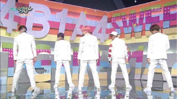 B1A4十周年重温《Sweet Girl》，心动手势舞唤醒春日回忆