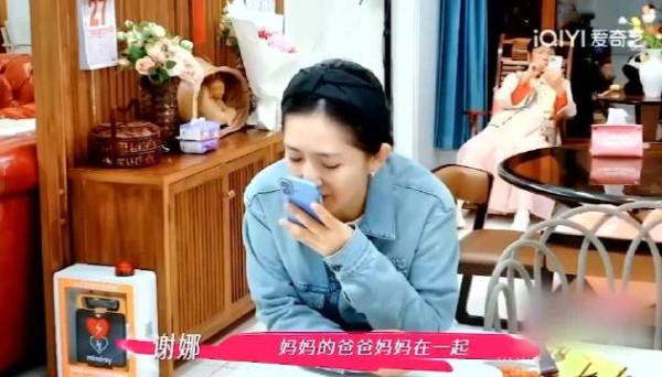 谢娜跟女儿说 “还有几天就回家”,然后就被当场拆穿,追问到底是几天