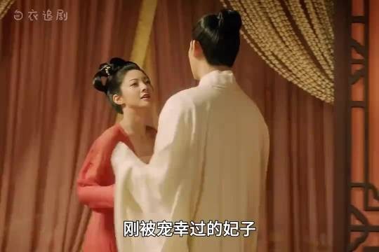 刚获得宠幸的妃子就趁皇上熟睡时，拿来一根银针向她刺去
