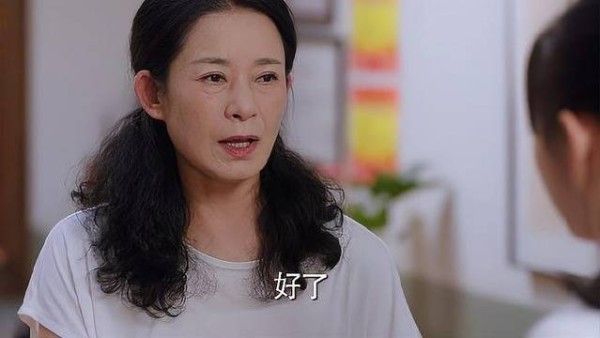 弟弟故意损坏丁羡日记本,看到妈妈做法,丁羡哭了