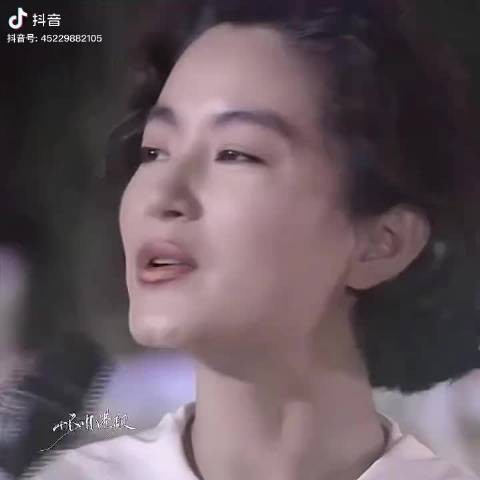 这段采访中她和王祖贤都自报和秦有缘 一个秦汉一个齐秦