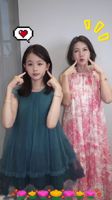 曹曦文与女儿合拍美美桑内，12岁欣欣比妈妈还美，网友赞能出道的颜值