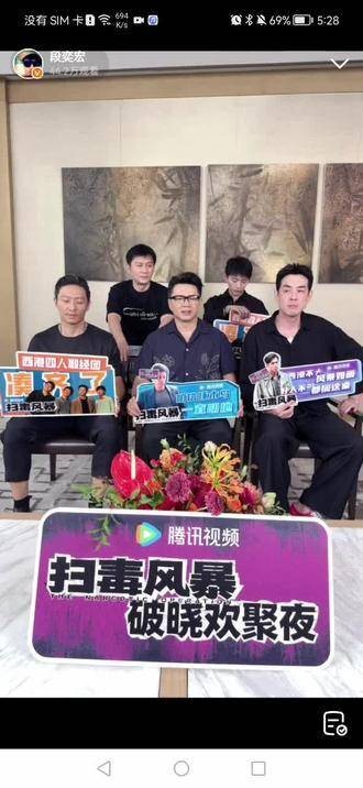 你明明笑着说出那些话，可我却越听越难过