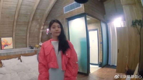 不愧是韩国出道的! 沈小婷早起素颜打招呼,完全不输妆造后