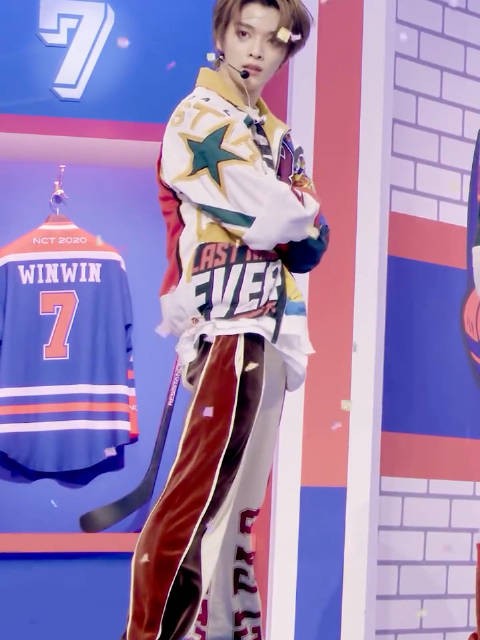 郑成灿《90’s love》直拍曝光,阳光造型引热议