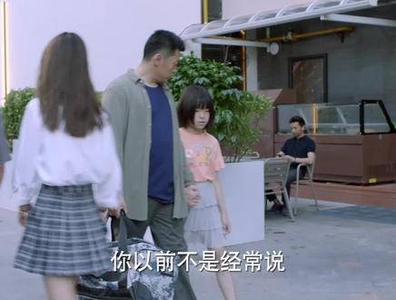 小女孩为何拒绝汉堡？原因让人既意外又心疼