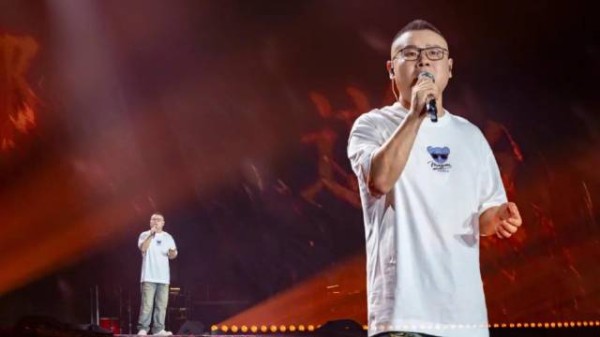 岳云鹏回应演唱会热议：我清楚自己的不足，但我有一颗热爱歌唱的心