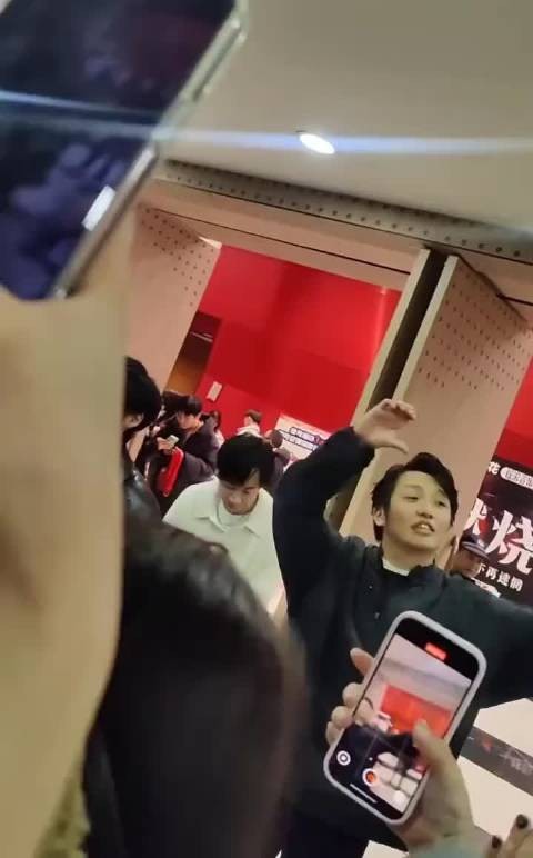 张维伊人气还是蛮高的，怪不得董璇这么爱