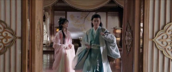 张淼怡饰宋陶陶以医师身份加入季阳城守卫战，李卿饰程鲤素共同进退