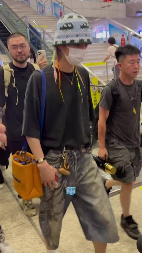 鹿晗抵达武汉，这两天武汉的朋友可以多出来走走，指不定就碰上了呢