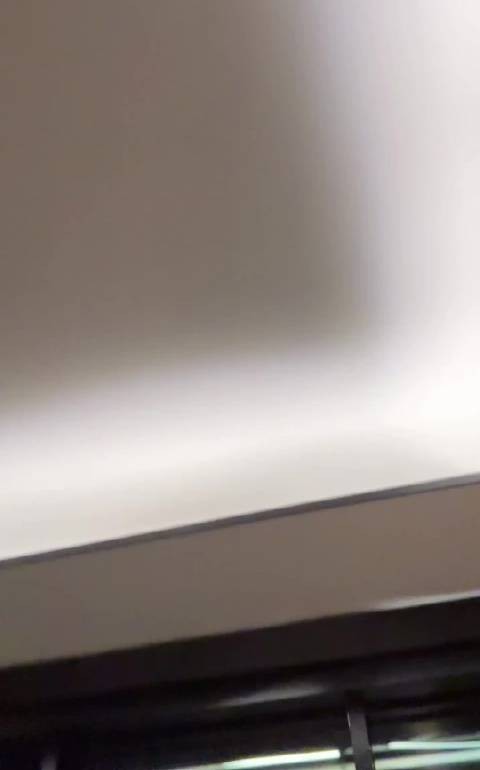 吴磊拍视频比耶遭工作人员调侃,挥拳回应逗笑网友