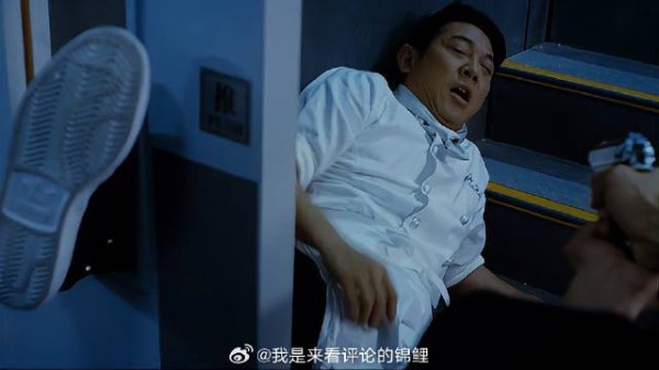 李连杰眼看抓到罪犯 谁知王不二是猪队友,坑惨李连杰