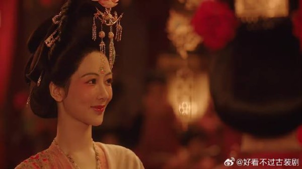 宁王义女就何淮芳晚来,故意挑她毛病,何淮芳做法机智