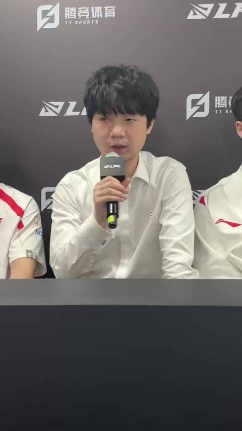 WE逆风翻盘战胜FPX，马老师称赞队员沟通制胜