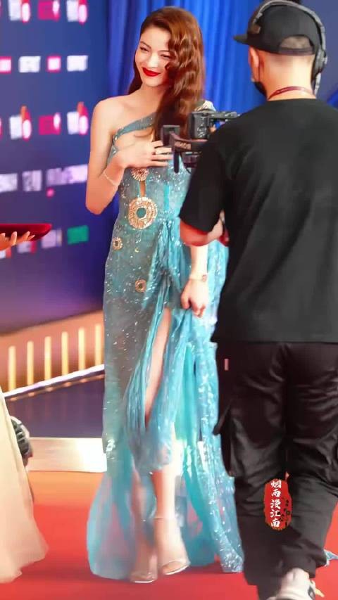 钟楚曦红毯直拍钟楚曦极品身材