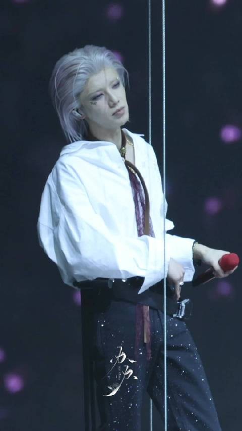 华晨宇2025火星演唱会宣传视频因BGM风格引热议