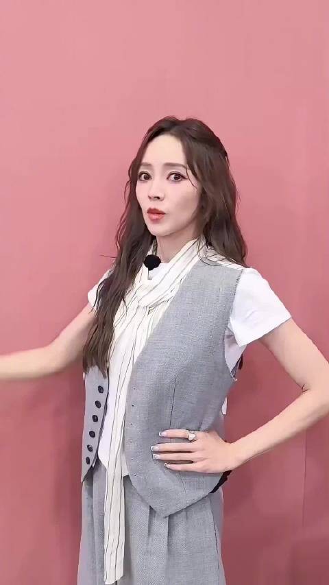 邓萃雯侯佩岑等明星学长沙话直呼太难