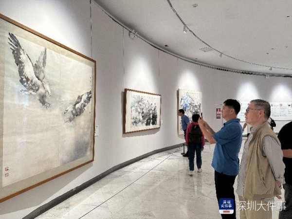 展现超越传统的艺术追求，岭南画派第二代传人黎明个展开展