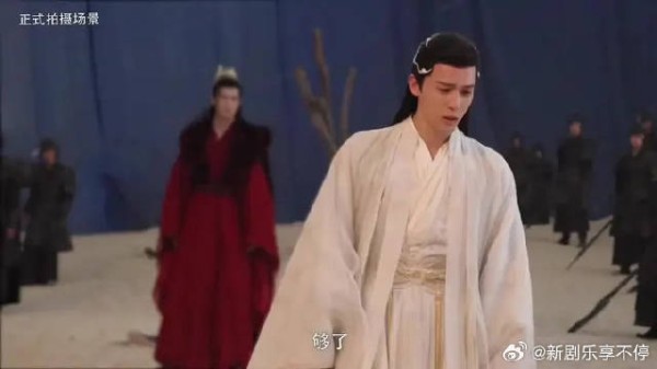 你们自己看看王安宇的拍摄花絮跟正片里的为什么不一样？
