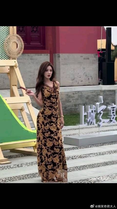 张予曦这个身材好的惊人,漫画里走出的公主一样!