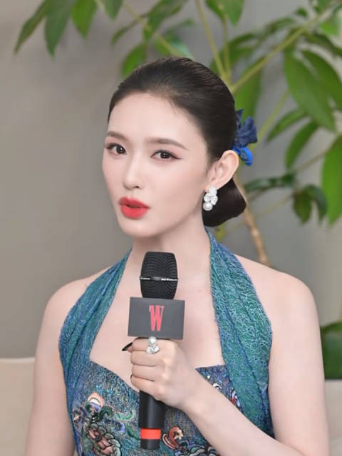 被林允的后台直播给笑死！哈哈哈！大概在第6分钟的时候！怎么可以这么真实！