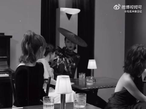 “美美”与共！迪丽热巴杨幂同框