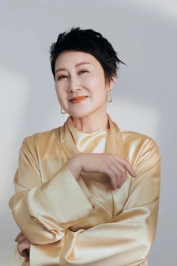莫言戏剧《鳄鱼》新版京港双城上演，凯丽挑战新角色，李勤勤重磅加盟