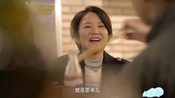 窦靖童周迅阿雅火锅聚餐，自曝今年主动穿秋裤