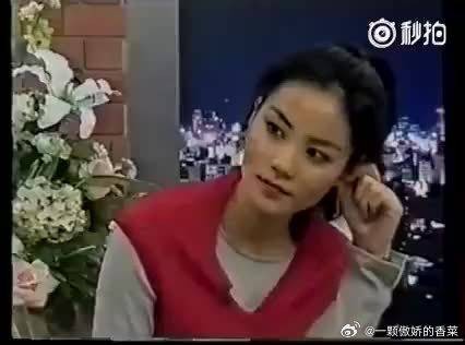 王菲受访谈女儿窦靖童，称打牌时没空打她
