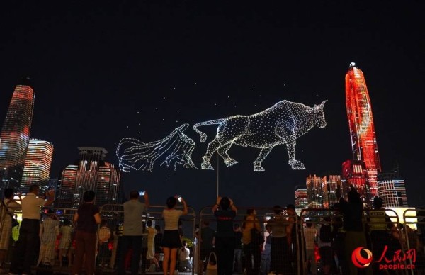 深圳经济特区建立45周年无人机灯光秀闪耀夜空