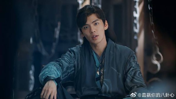 两人审问祺人，求他好好配合，祺人：这丫头有点意思
