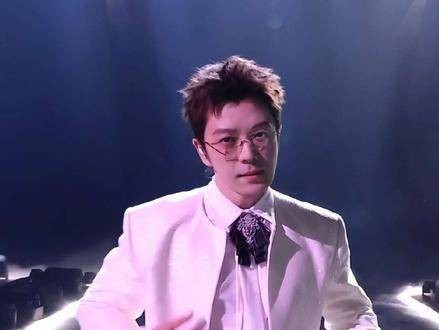 超赞的视听盛宴,帅气爆棚!王栎鑫treasure 2025青春芒果夜王栎鑫