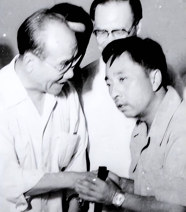 当年侯耀华怎么就挤掉牛群当大师兄？知情人：常宝华年迈但不糊涂