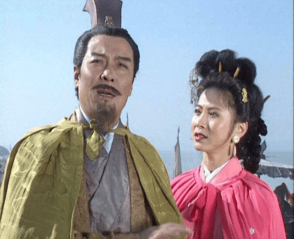 孙尚香跟了刘备三年，为啥一直没有子嗣？《三国演义》早就暗示了