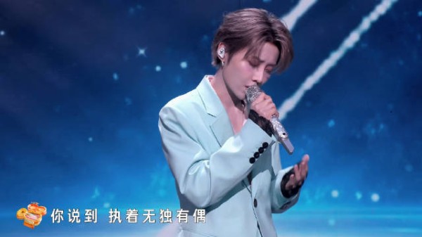 刘雨昕用歌声打开秋天