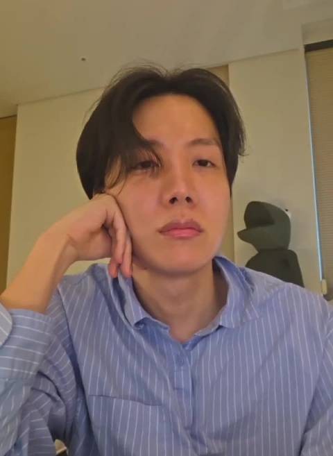 郑号锡看kig饭拍难掩笑意,粉丝热情反应引共鸣