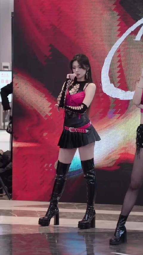 大学生小姐姐的韩舞表演感受下，这首hotpink真的是经典
