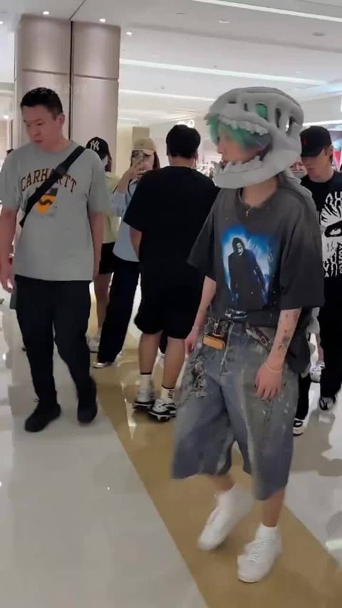 鹿晗慌乱抢莲子引汪苏泷笑场